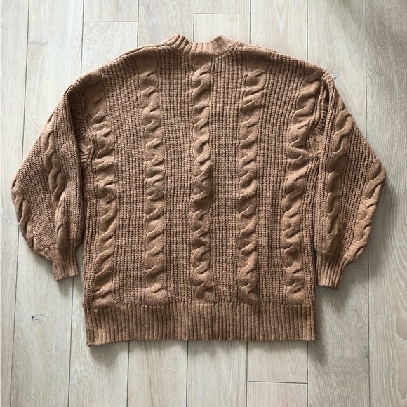 American Eagle Outfitters Cable Knit Oversized Cadigan in Camel Size XS - Picture 3 of 11